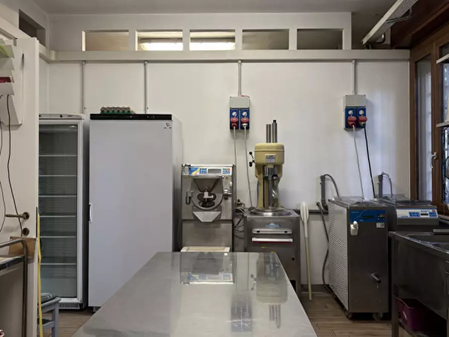 Immagine 16 di Attività commerciale in vendita  in Viale Solferino, 30/E a Parma