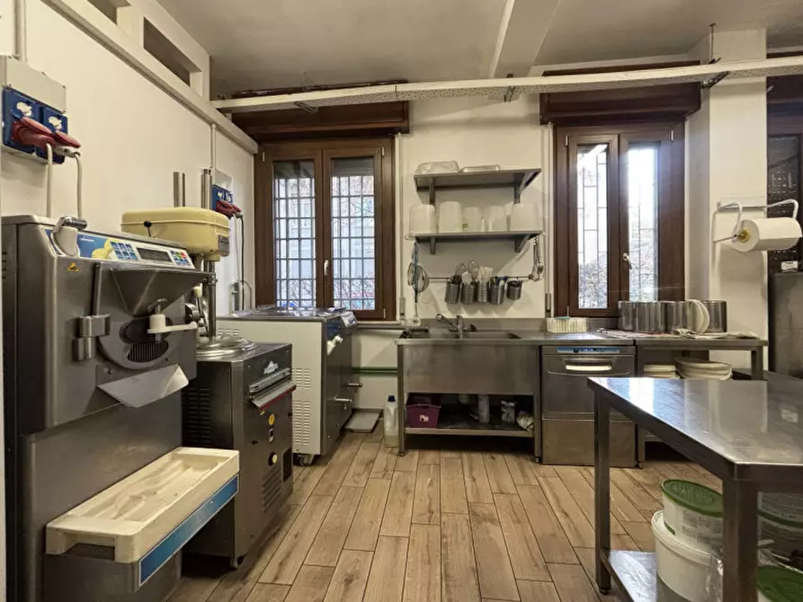 Immagine 18 di Attività commerciale in vendita  in Viale Solferino, 30/E a Parma