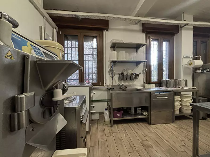 Immagine 19 di Attività commerciale in vendita  in Viale Solferino, 30/E a Parma