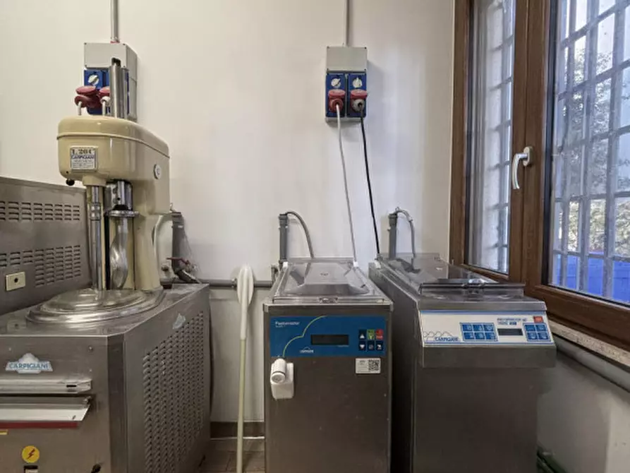 Immagine 20 di Attività commerciale in vendita  in Viale Solferino, 30/E a Parma