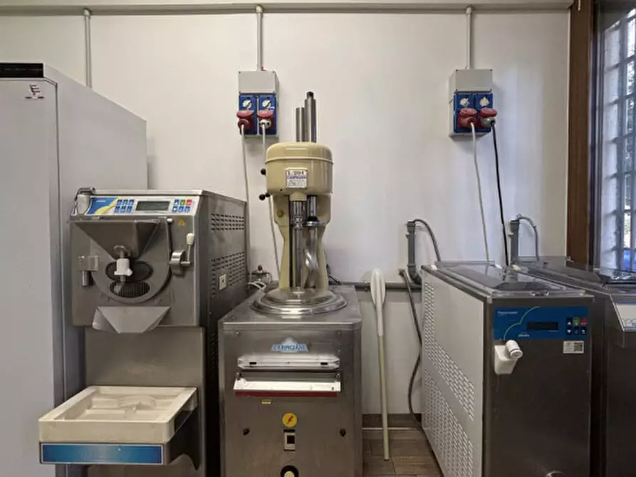 Immagine 21 di Attività commerciale in vendita  in Viale Solferino, 30/E a Parma