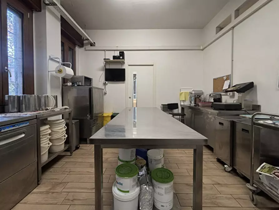 Immagine 22 di Attività commerciale in vendita  in Viale Solferino, 30/E a Parma