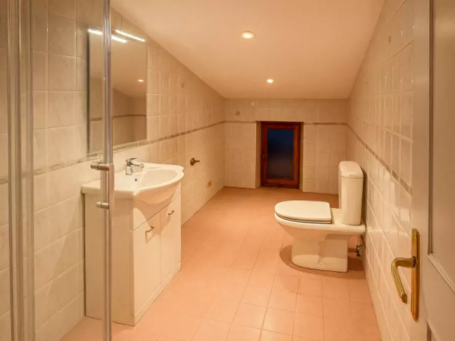 Immagine 7 di Appartamento in vendita  in Via del Campaccio a Prato