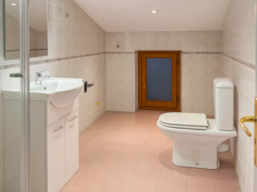 Immagine 11 di Appartamento in vendita  in Via del Campaccio a Prato