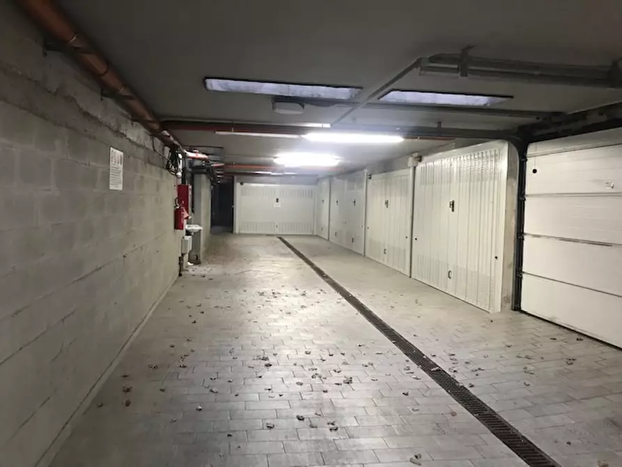 Immagine 4 di Garage in vendita  in Via Mascarella 76 a Bologna