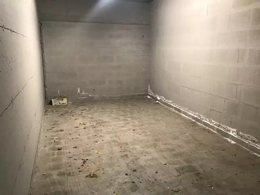 Immagine 6 di Garage in vendita  in Via Mascarella 76 a Bologna