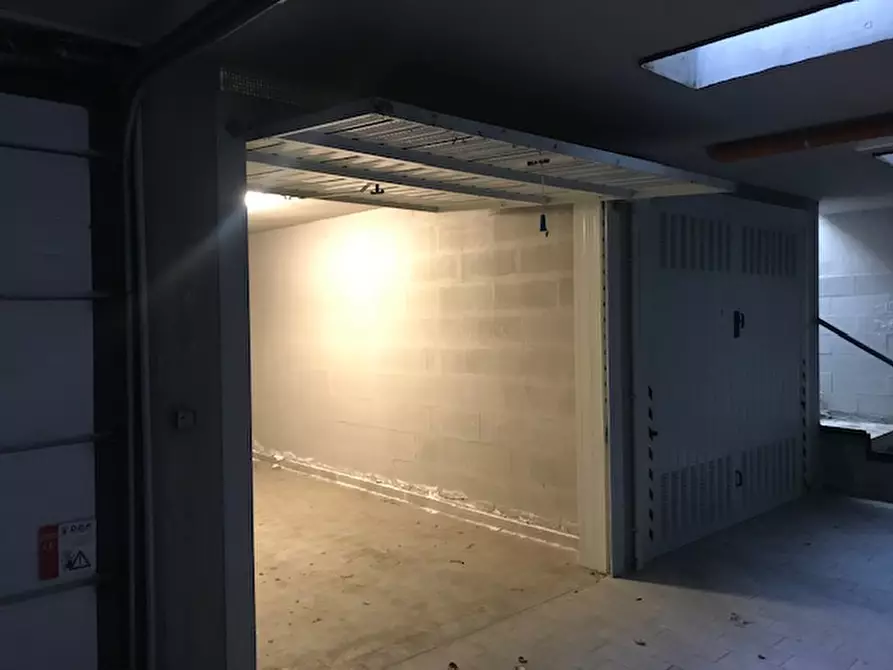 Immagine 7 di Garage in vendita  in Via Mascarella 76 a Bologna