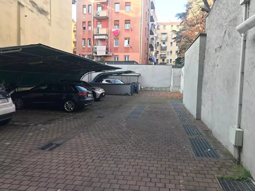 Immagine 8 di Garage in vendita  in Via Mascarella 76 a Bologna