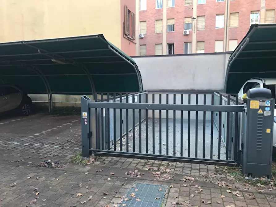 Immagine 9 di Garage in vendita  in Via Mascarella 76 a Bologna