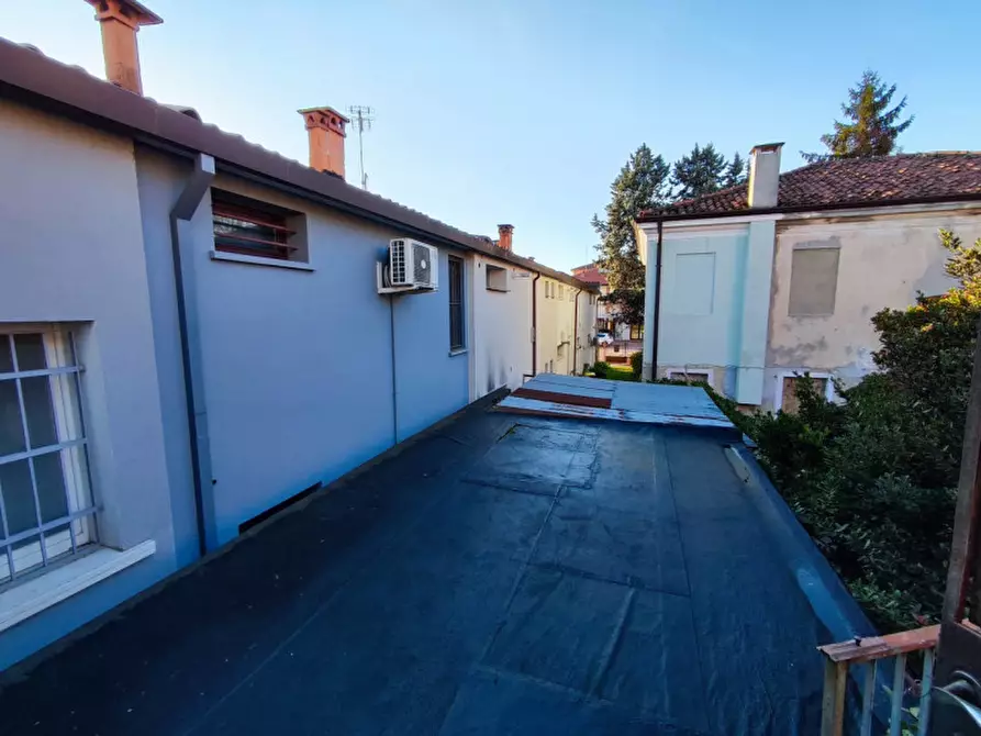 Immagine 5 di Garage in vendita  a Padova