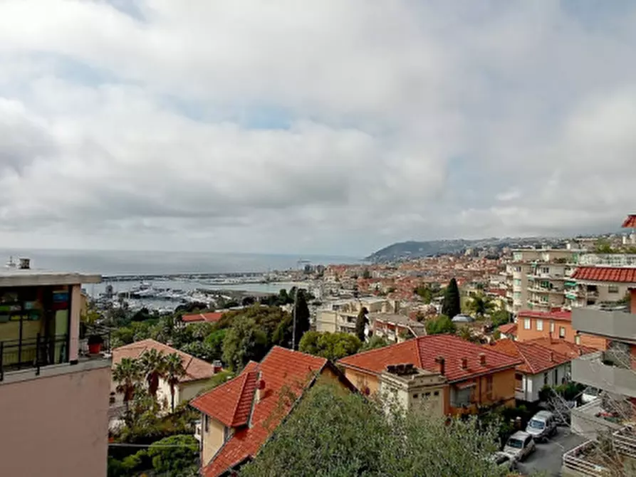 Immagine 8 di Villa in vendita  in Via Asplanato Siccardi a San Remo