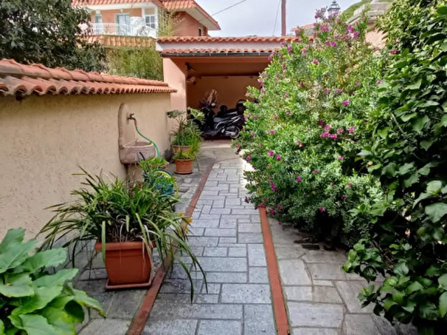 Immagine 13 di Villa in vendita  in Via Asplanato Siccardi a San Remo