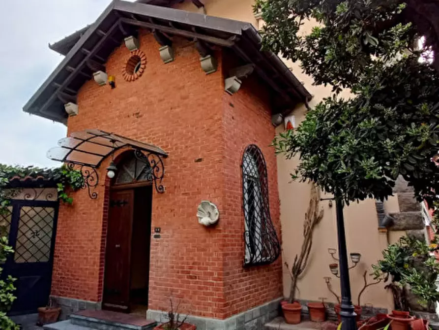 Immagine 15 di Villa in vendita  in Via Asplanato Siccardi a San Remo