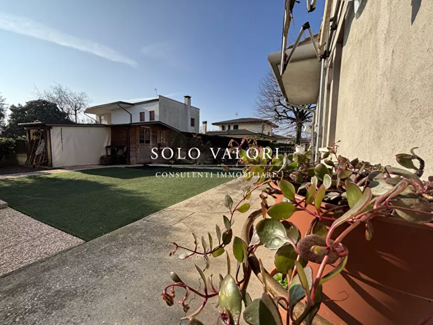 Immagine 9 di Casa bifamiliare in vendita  a Castelfranco Veneto
