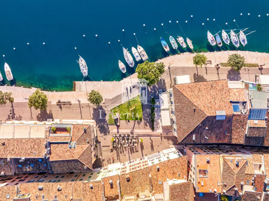Immagine 1 di Appartamento in vendita  in Piazza Zanardelli a Salò