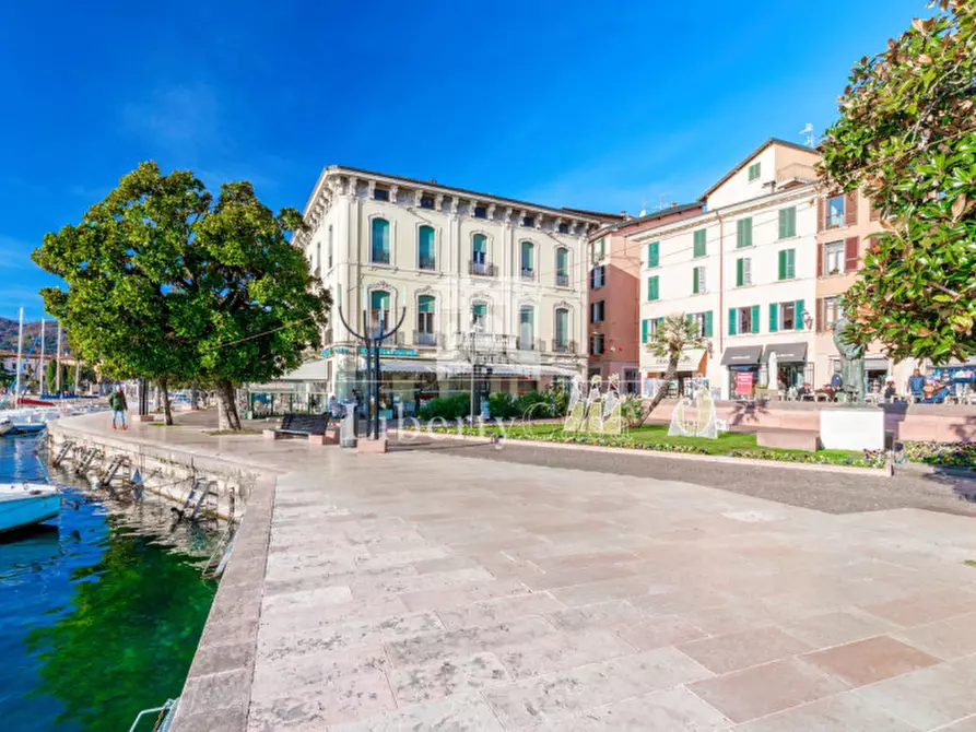 Immagine 19 di Appartamento in vendita  in Piazza Zanardelli a Salò