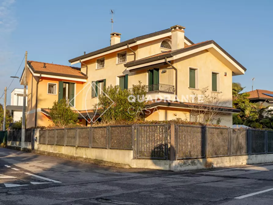 Immagine 1 di Villa in vendita  in Via Giuseppe Salce 2 a Padova
