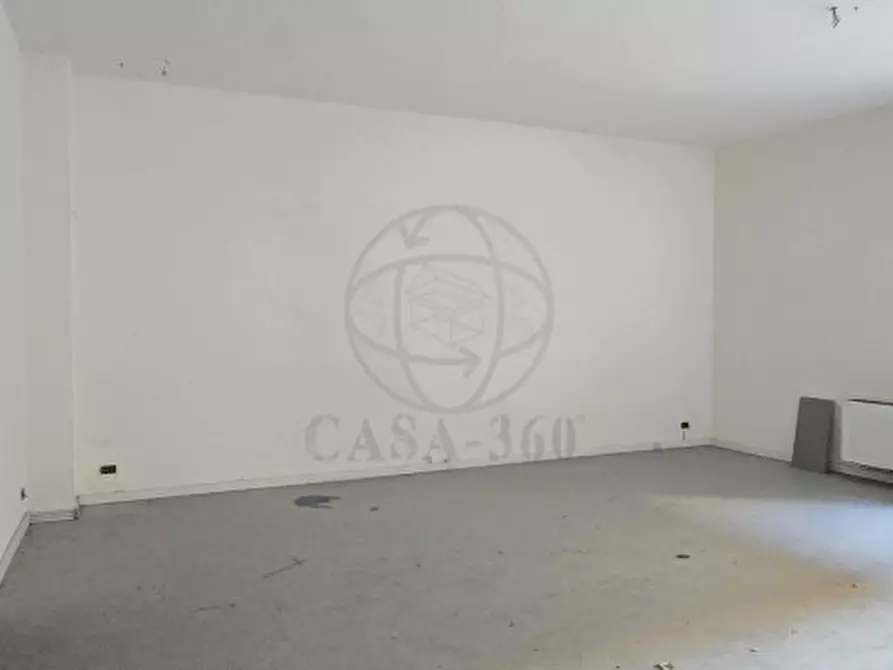 Immagine 10 di Negozio in vendita  in Via Cavour a Terni