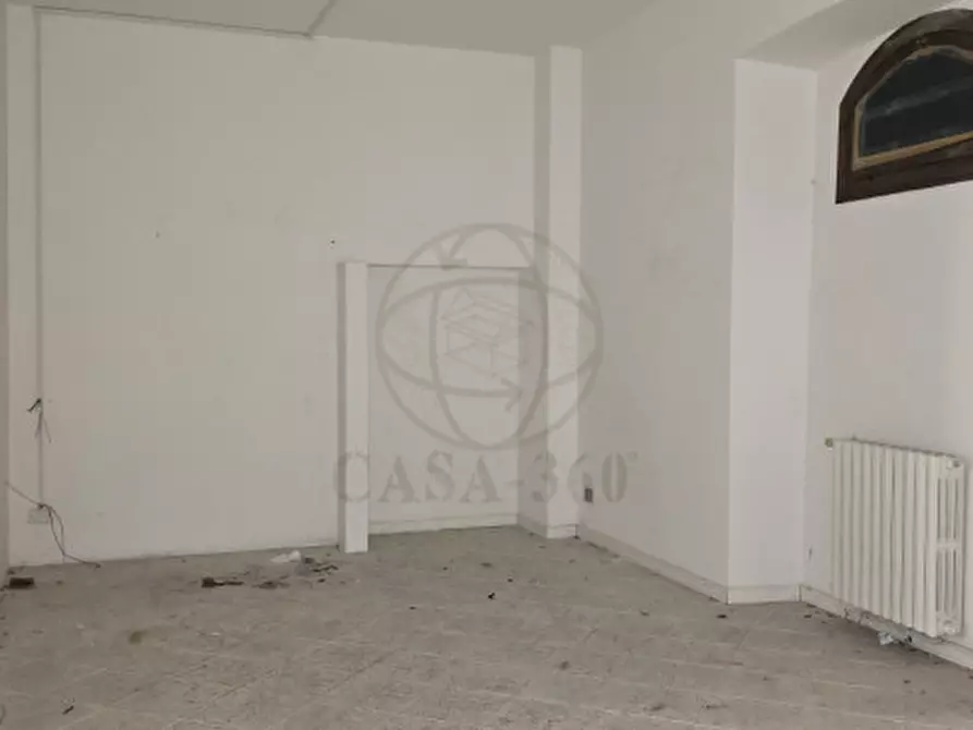 Immagine 14 di Negozio in vendita  in Via Cavour a Terni