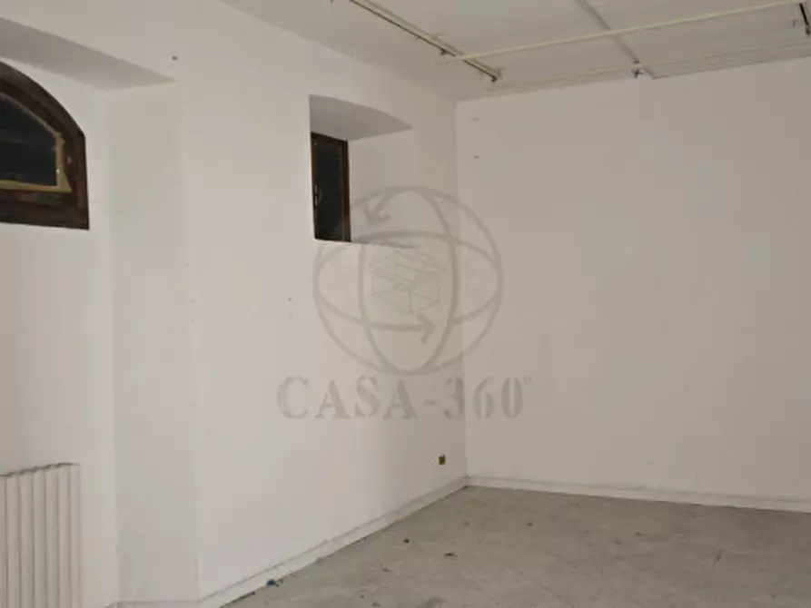 Immagine 15 di Negozio in vendita  in Via Cavour a Terni