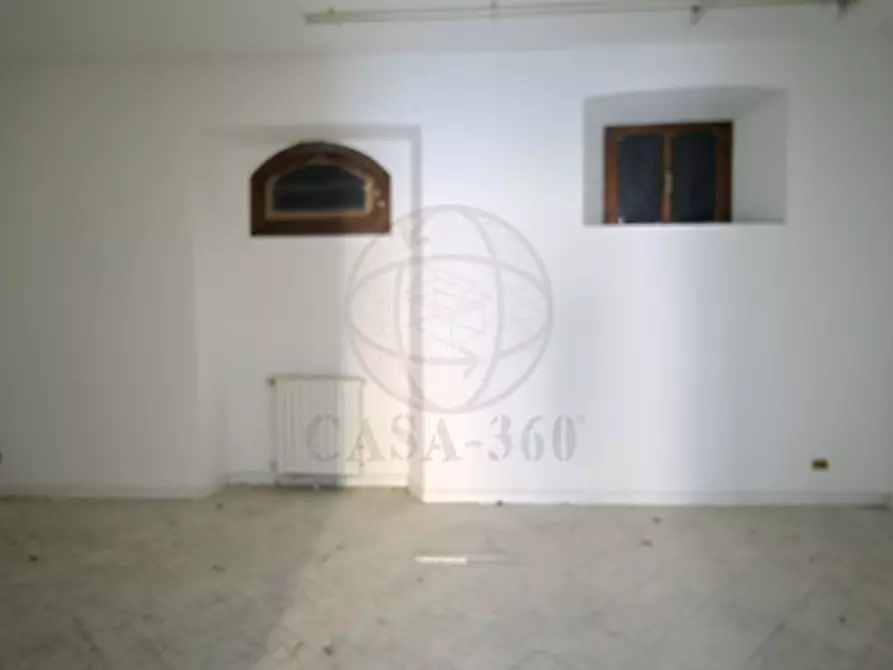 Immagine 17 di Negozio in vendita  in Via Cavour a Terni