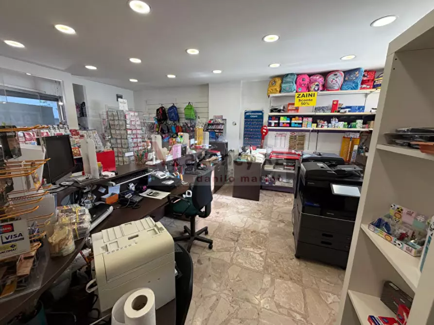 Immagine 6 di Negozio in vendita  in Via Itria 35 a Reggio Di Calabria