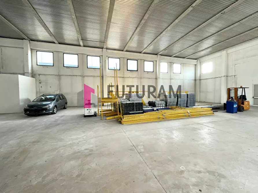 Immagine 4 di Capannone industriale in vendita  a Rubano
