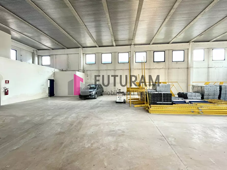 Immagine 5 di Capannone industriale in vendita  a Rubano