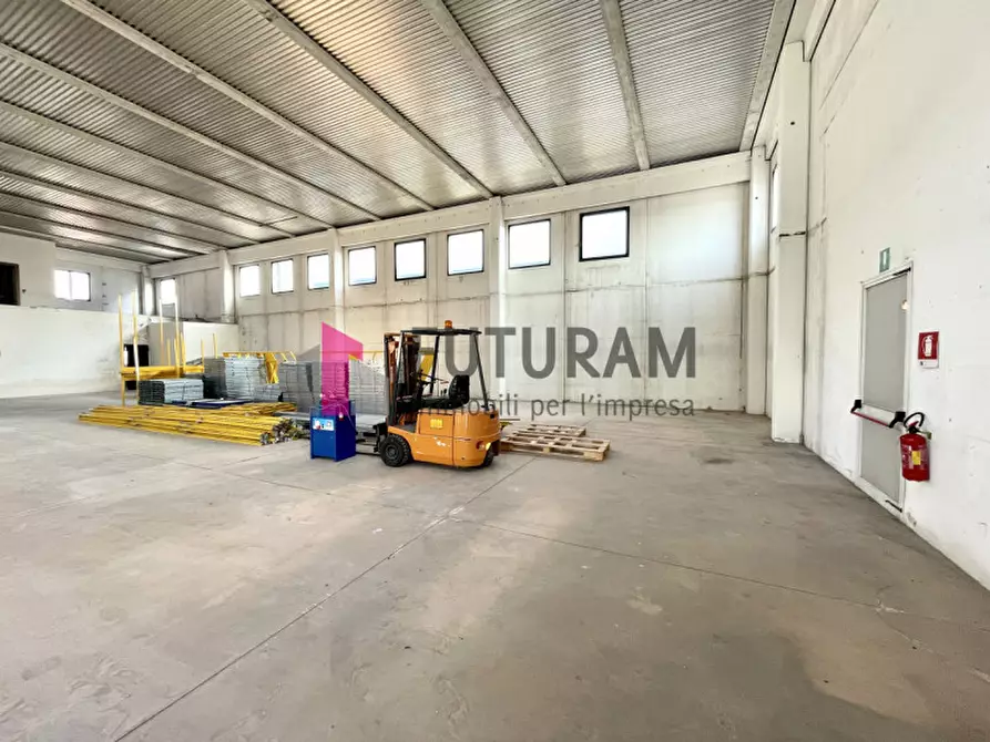 Immagine 6 di Capannone industriale in vendita  a Rubano