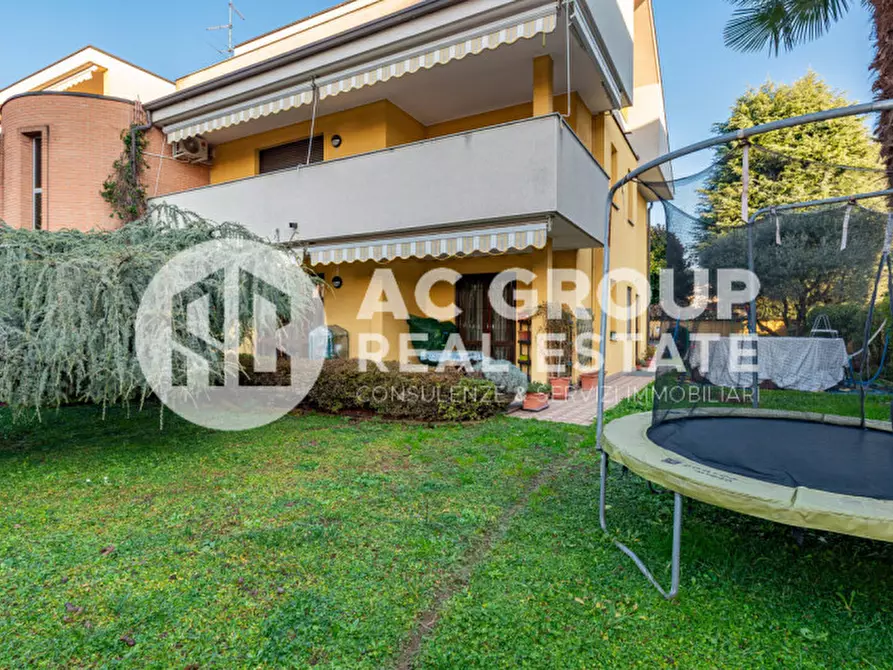 Immagine 1 di Casa bifamiliare in vendita  in Via Cesare Miola a Saronno