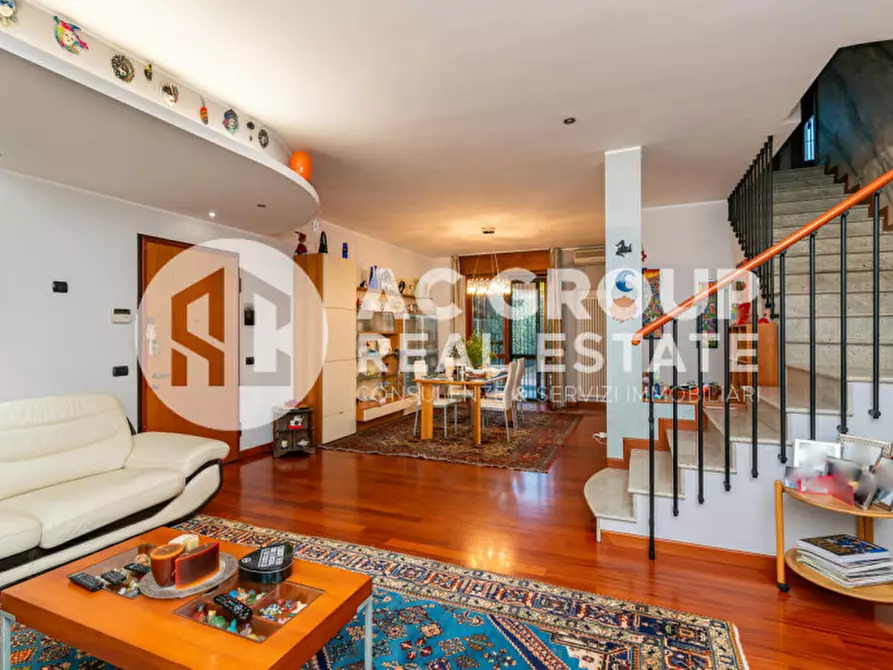 Immagine 5 di Casa bifamiliare in vendita  in Via Cesare Miola a Saronno