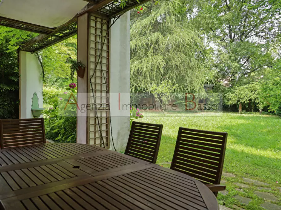 Immagine 1 di Villa in vendita  in via forcellilni a Padova