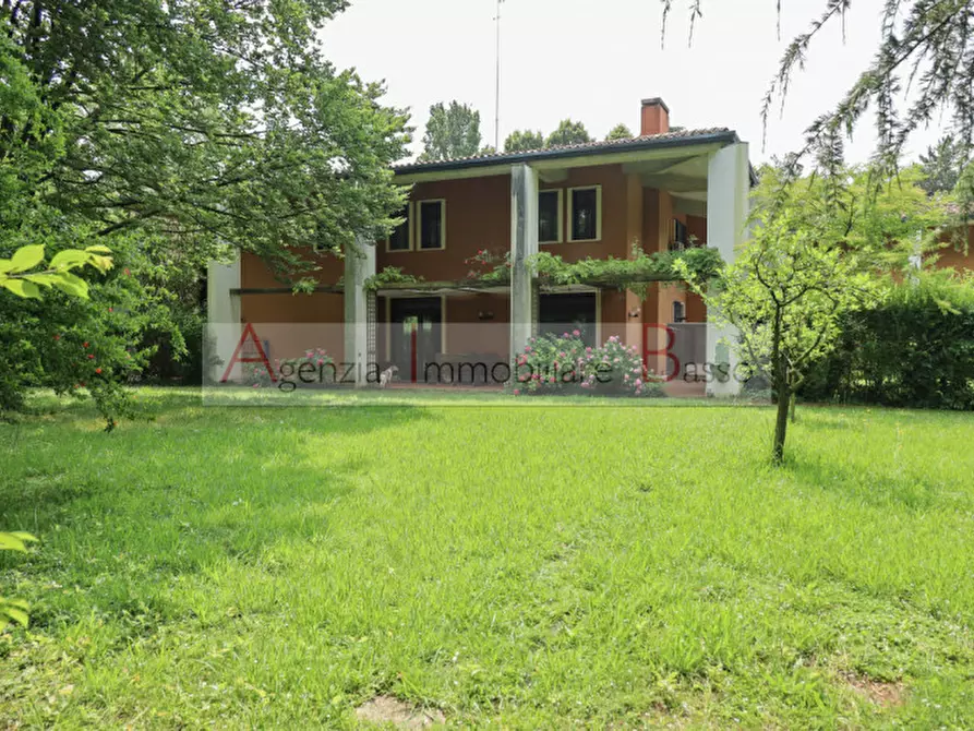 Immagine 2 di Villa in vendita  in via forcellilni a Padova