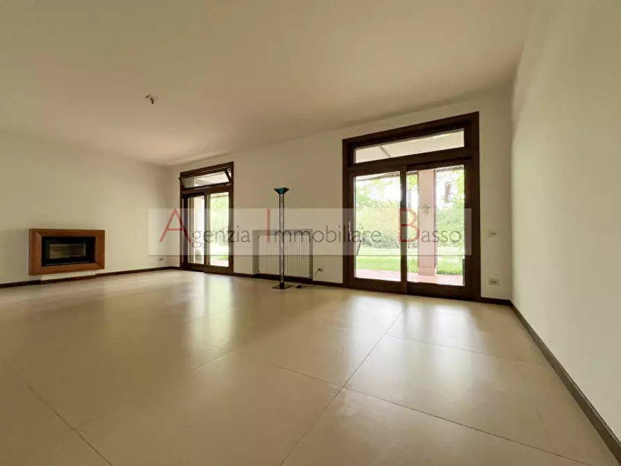 Immagine 6 di Villa in vendita  in via forcellilni a Padova