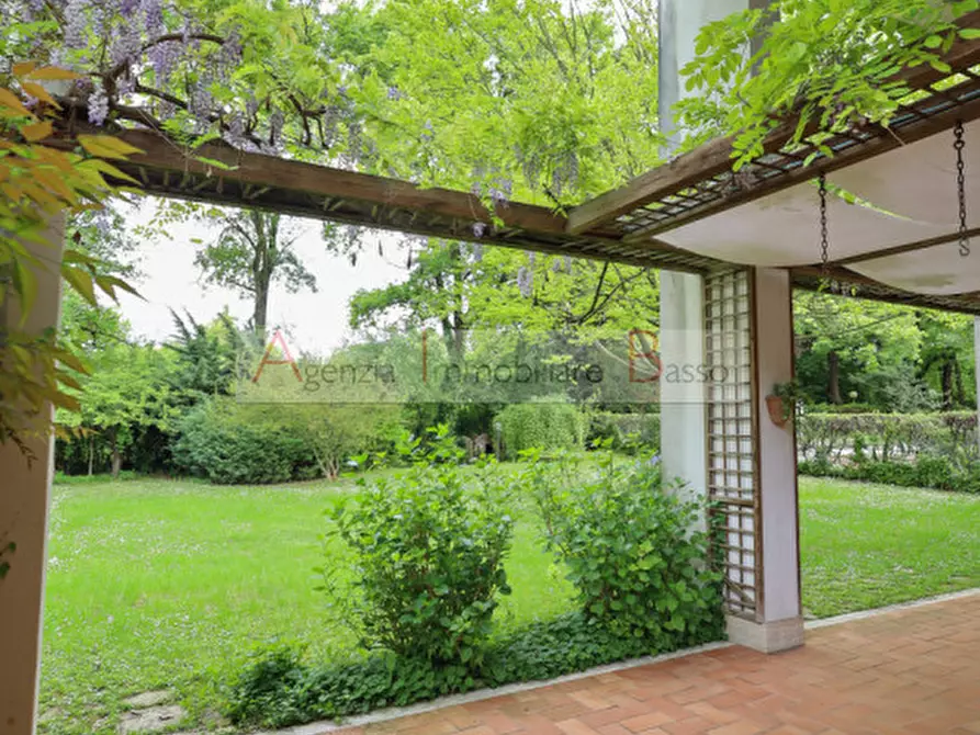 Immagine 12 di Villa in vendita  in via forcellilni a Padova