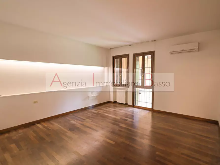 Immagine 21 di Villa in vendita  in via forcellilni a Padova