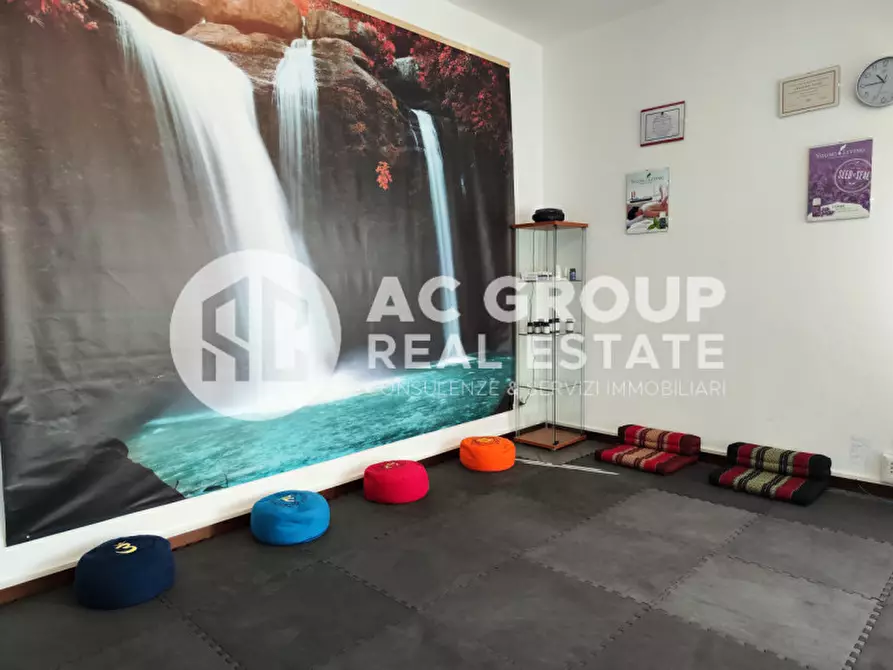 Immagine 2 di Negozio in vendita  a Saronno