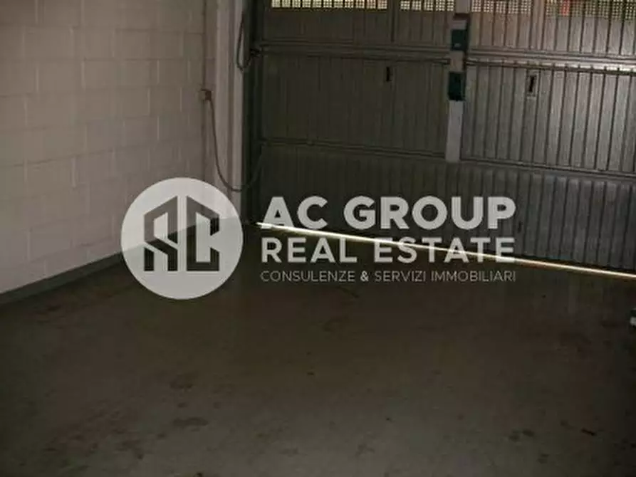 Immagine 3 di Negozio in vendita  a Saronno