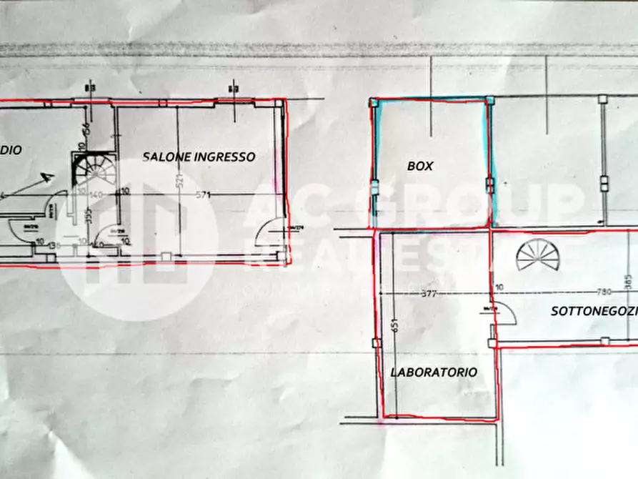 Immagine 12 di Negozio in vendita  a Saronno