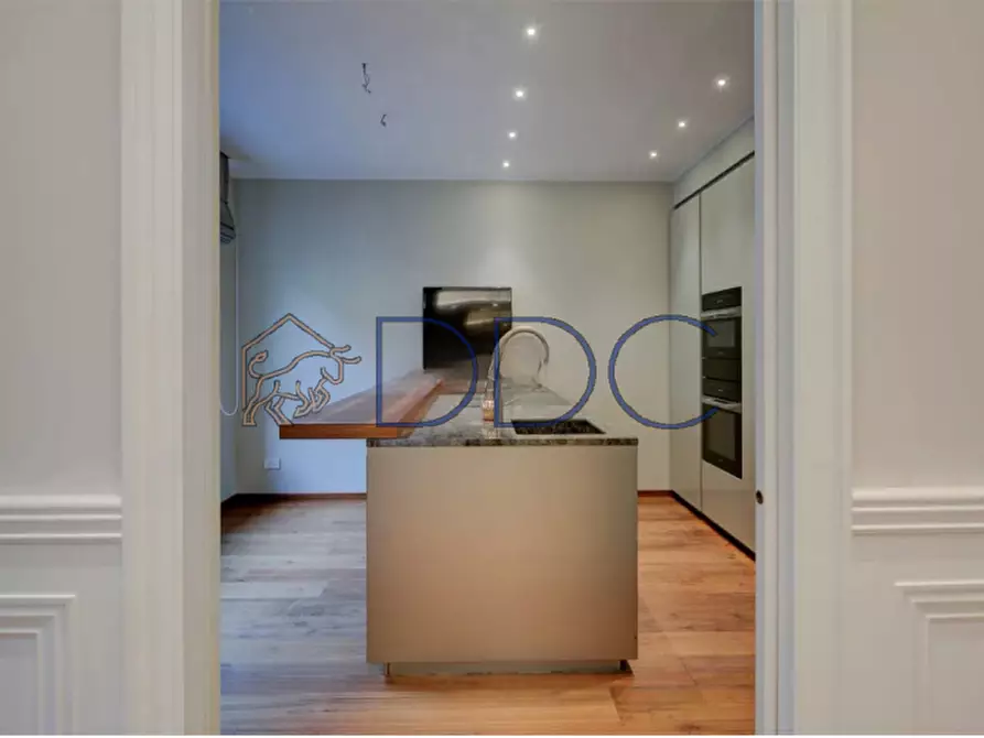 Immagine 4 di Appartamento in vendita  in Via Giuseppe Luigi Lagrange 24 a Torino