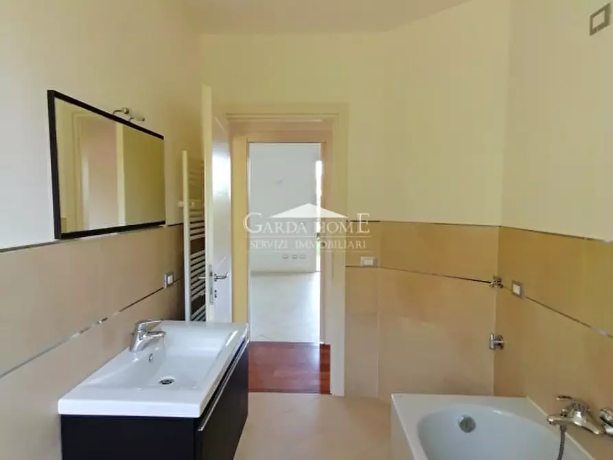 Immagine 13 di Appartamento in affitto  in via Marzabotto a Desenzano Del Garda