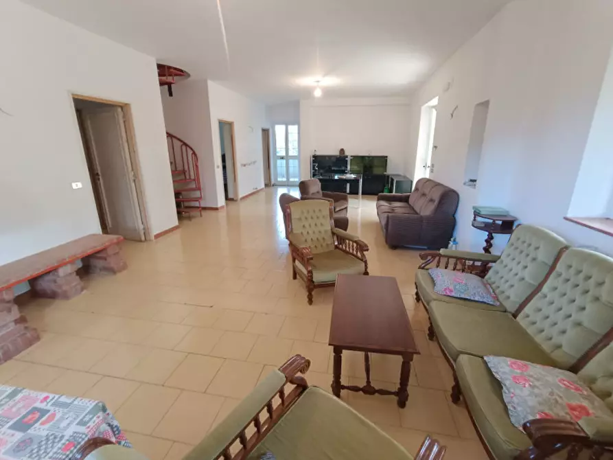 Immagine 6 di Villa in vendita  a Andria