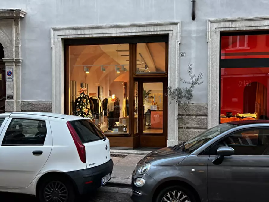 Immagine 2 di Negozio in affitto  in Via San Pietro a Trento