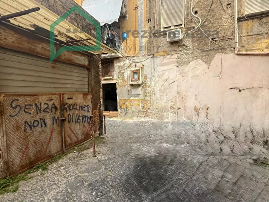 Immagine 1 di Capannone industriale in vendita  in Vico Palazzo Due Porte a Napoli