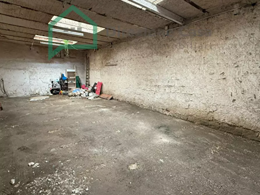 Immagine 3 di Capannone industriale in vendita  in Vico Palazzo Due Porte a Napoli