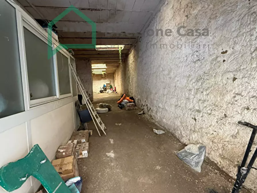 Immagine 8 di Capannone industriale in vendita  in Vico Palazzo Due Porte a Napoli