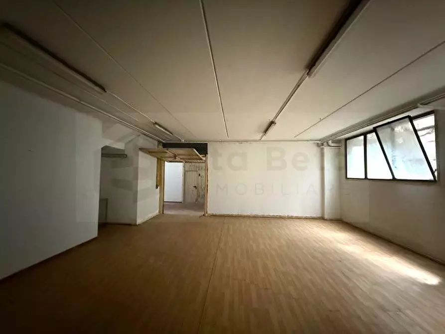 Immagine 3 di Magazzino in vendita  in Via delle Industrie a Limena