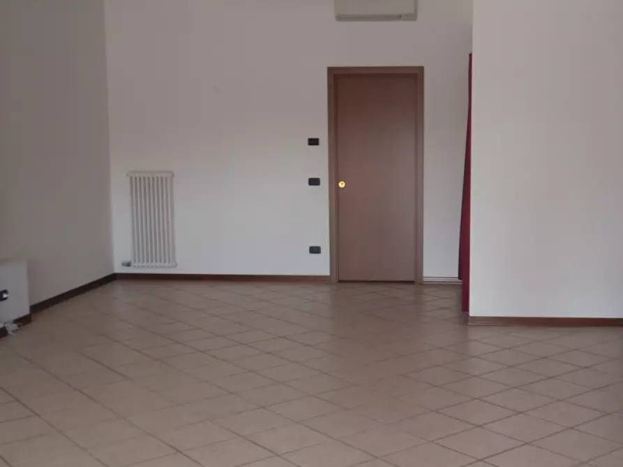 Immagine 1 di Negozio in vendita  a Albignasego