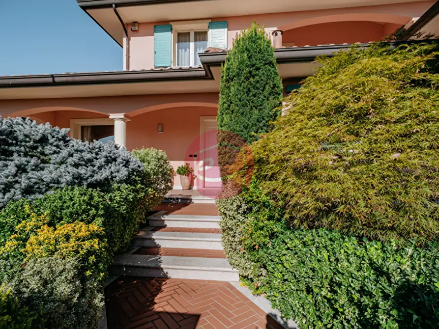 Immagine 3 di Villa in vendita  a Savignano Sul Rubicone