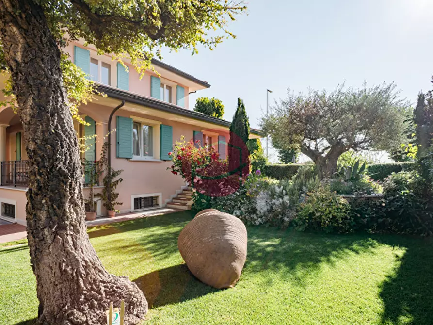 Immagine 4 di Villa in vendita  a Savignano Sul Rubicone